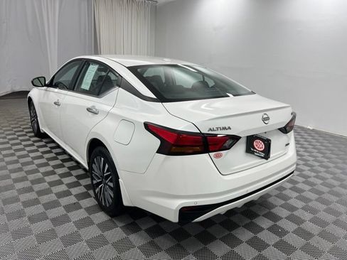 Used 2024 Nissan Altima 2.5 SV AWD/4WD image 6