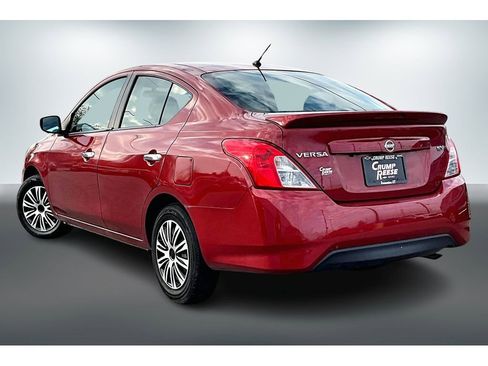 Used 2019 Nissan Versa SV image 4