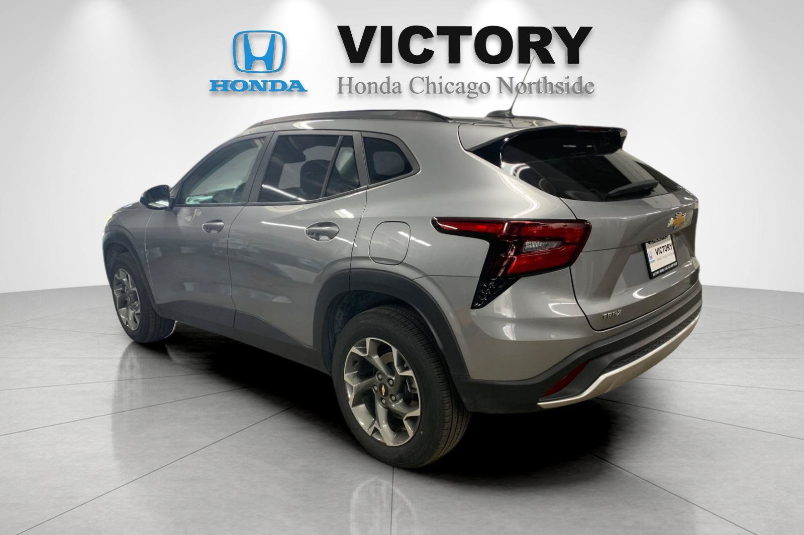 Used 2025 Chevrolet Trax LT w/ LT Convenience Package FWD image 4