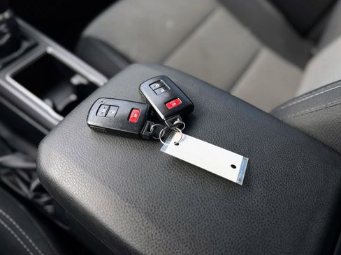 Used 2020 Toyota Tacoma TRD Off-Road image 22