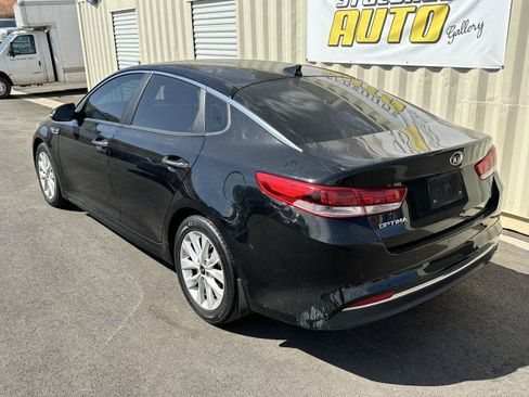 Used 2018 Kia Optima LX w/ 17" Alloy Wheels Package FWD image 2