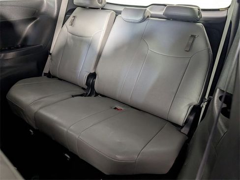 Used 2025 Toyota Sienna XLE image 27