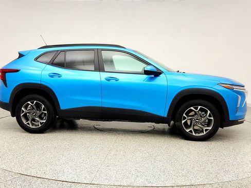 Used 2025 Chevrolet Trax LT w/ Driver Confidence Package image 4