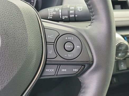 Used 2022 Toyota RAV4 XLE Premium image 32