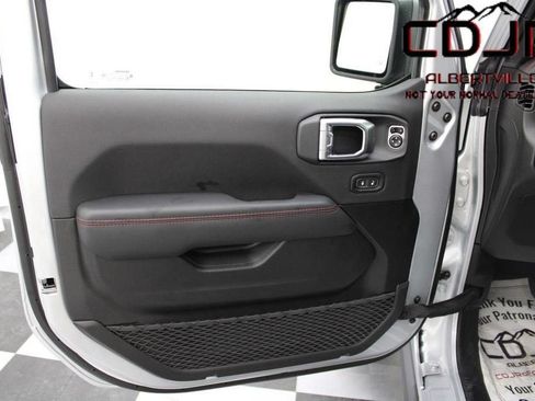 Used 2023 Jeep Gladiator Rubicon w/ Cold Weather Group AWD/4WD image 21