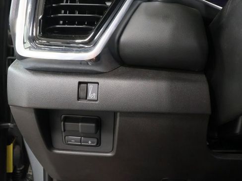 Used 2023 GMC Canyon Elevation w/ Elevation Premium Package AWD/4WD image 19
