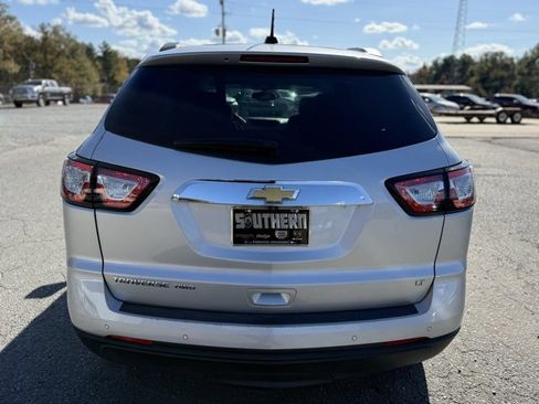 Used 2017 Chevrolet Traverse LT w/ Style and Technology Package image 4