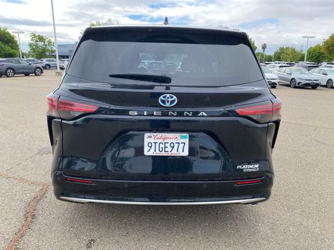 Used 2022 Toyota Sienna Platinum image 5