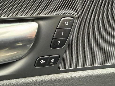 Certified 2025 Volvo XC60 B5 Plus image 16