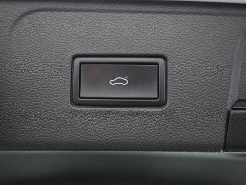 Used 2021 Volkswagen Atlas SE w/ Towing Package image 35