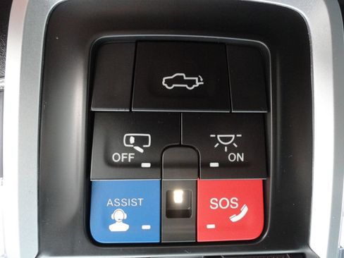 Used 2021 RAM 1500 Laramie w/ Night Edition AWD/4WD image 33