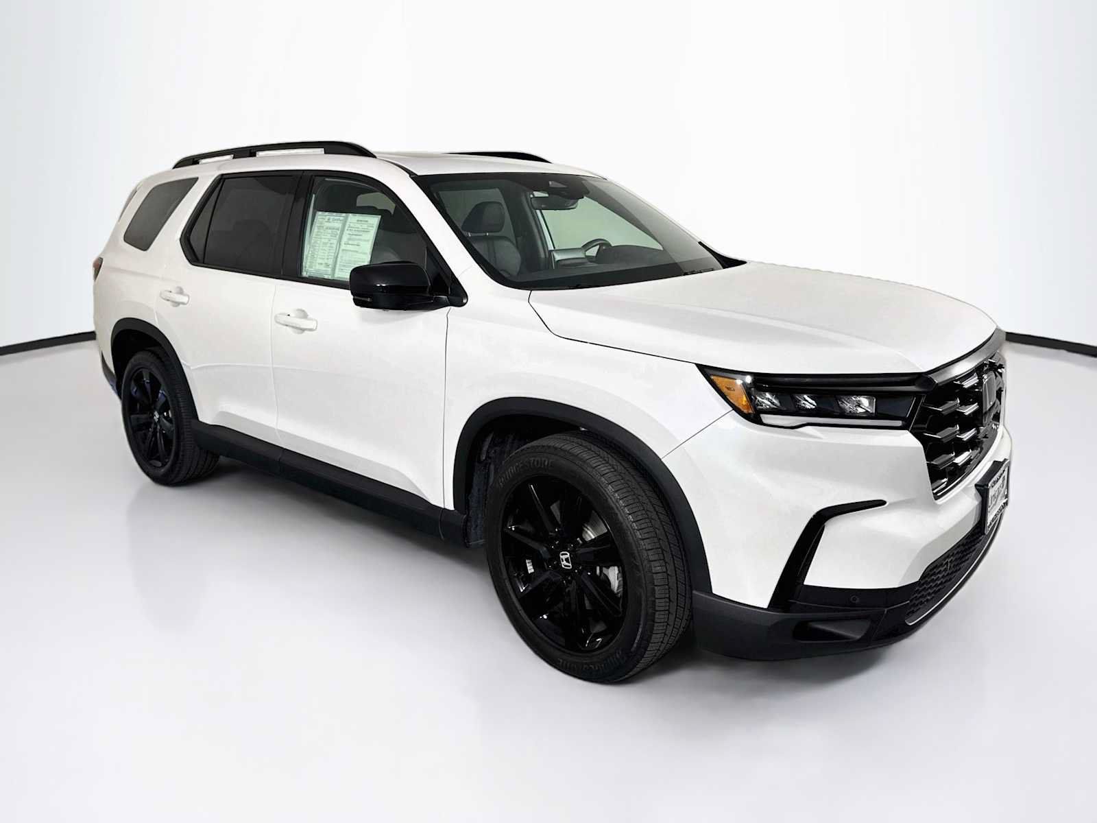 Certified 2025 Honda Pilot Black Edition image 1