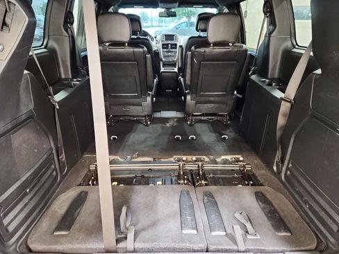 Used 2019 Dodge Grand Caravan GT FWD image 29