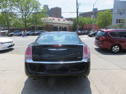 Used 2012 Chrysler 300 Limited RWD image 8