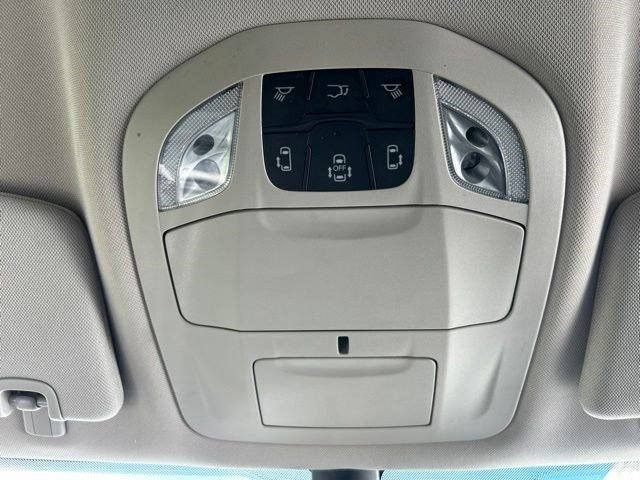 Used 2023 Chrysler Pacifica Touring-L FWD image 37