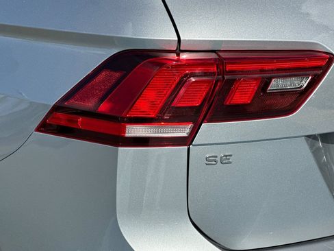 Certified 2024 Volkswagen Tiguan SE FWD image 27