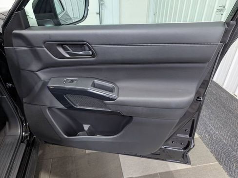 Used 2025 Nissan Pathfinder SV AWD/4WD image 27