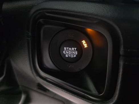 Used 2024 Jeep Wrangler Unlimited Rubicon w/ Technology Group image 18