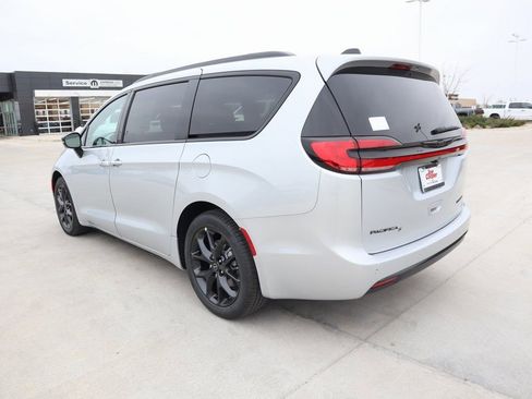 New 2026 Chrysler Pacifica Limited w/ S Appearance Package image 24