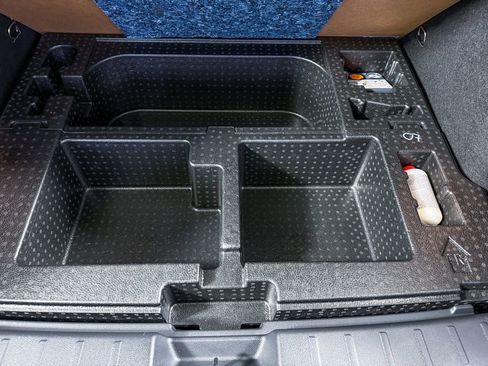 Certified 2025 Nissan Kicks SV AWD/4WD image 33