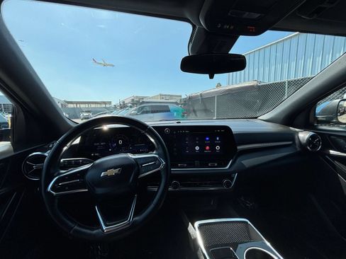 Used 2025 Chevrolet Equinox LT FWD image 33