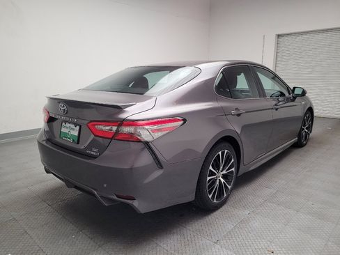 Used 2018 Toyota Camry SE image 9