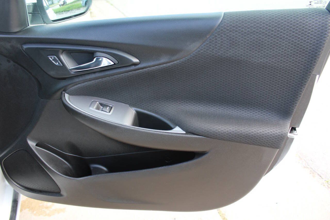 Used 2024 Chevrolet Malibu LS w/ Driver Confidence Package FWD image 11