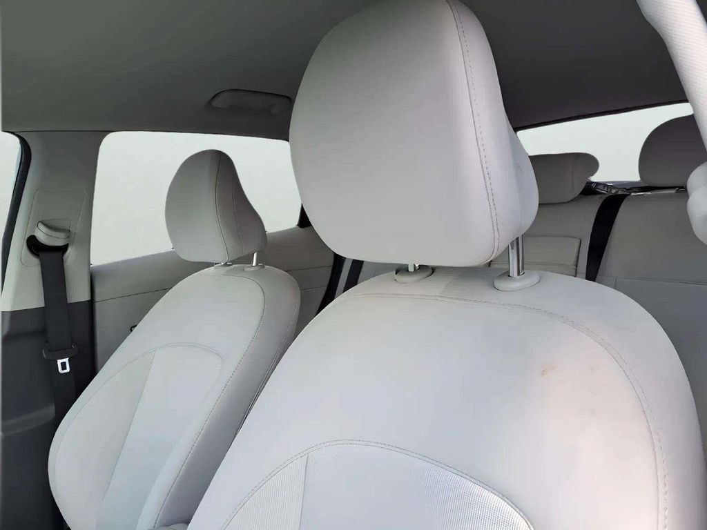 Used 2025 Hyundai Kona SEL FWD image 13