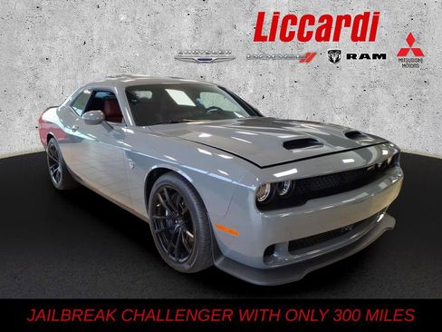 Used 2023 Dodge Challenger SRT Hellcat image 1