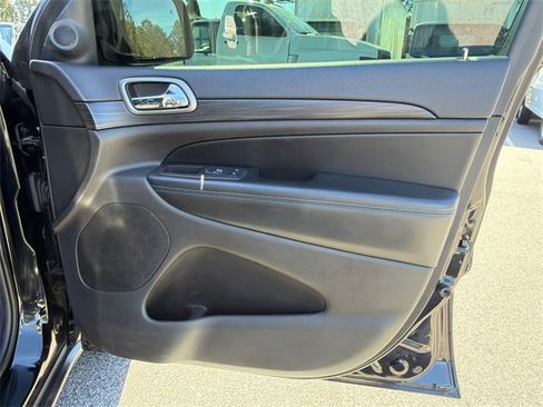 Used 2019 Jeep Grand Cherokee Laredo image 14