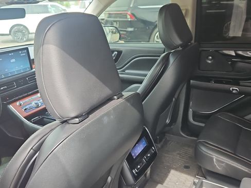 Used 2023 Lincoln Aviator Reserve w/ Equipment Group 201A image 12