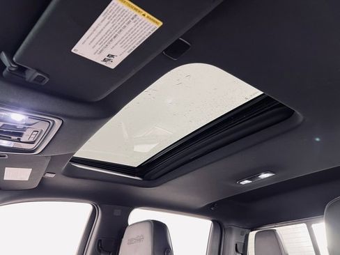 Used 2019 Chevrolet Silverado 1500 High Country image 34