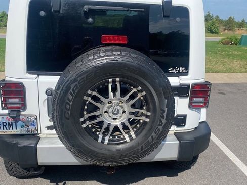 Used 2014 Jeep Wrangler Unlimited Sahara w/ Trailer Tow Group AWD/4WD image 8