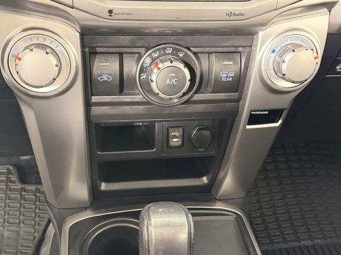 Used 2015 Toyota 4Runner SR5 Premium image 33