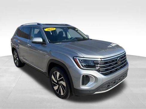 Used 2025 Volkswagen Atlas SEL image 8