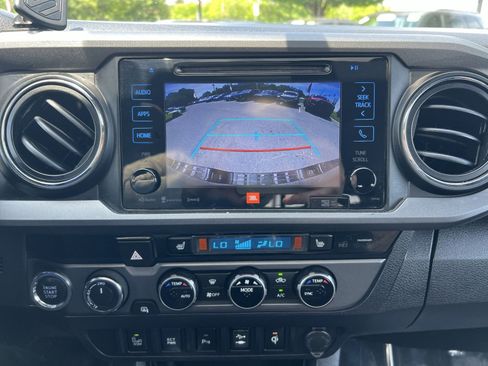 Used 2016 Toyota Tacoma TRD Off-Road AWD/4WD image 18