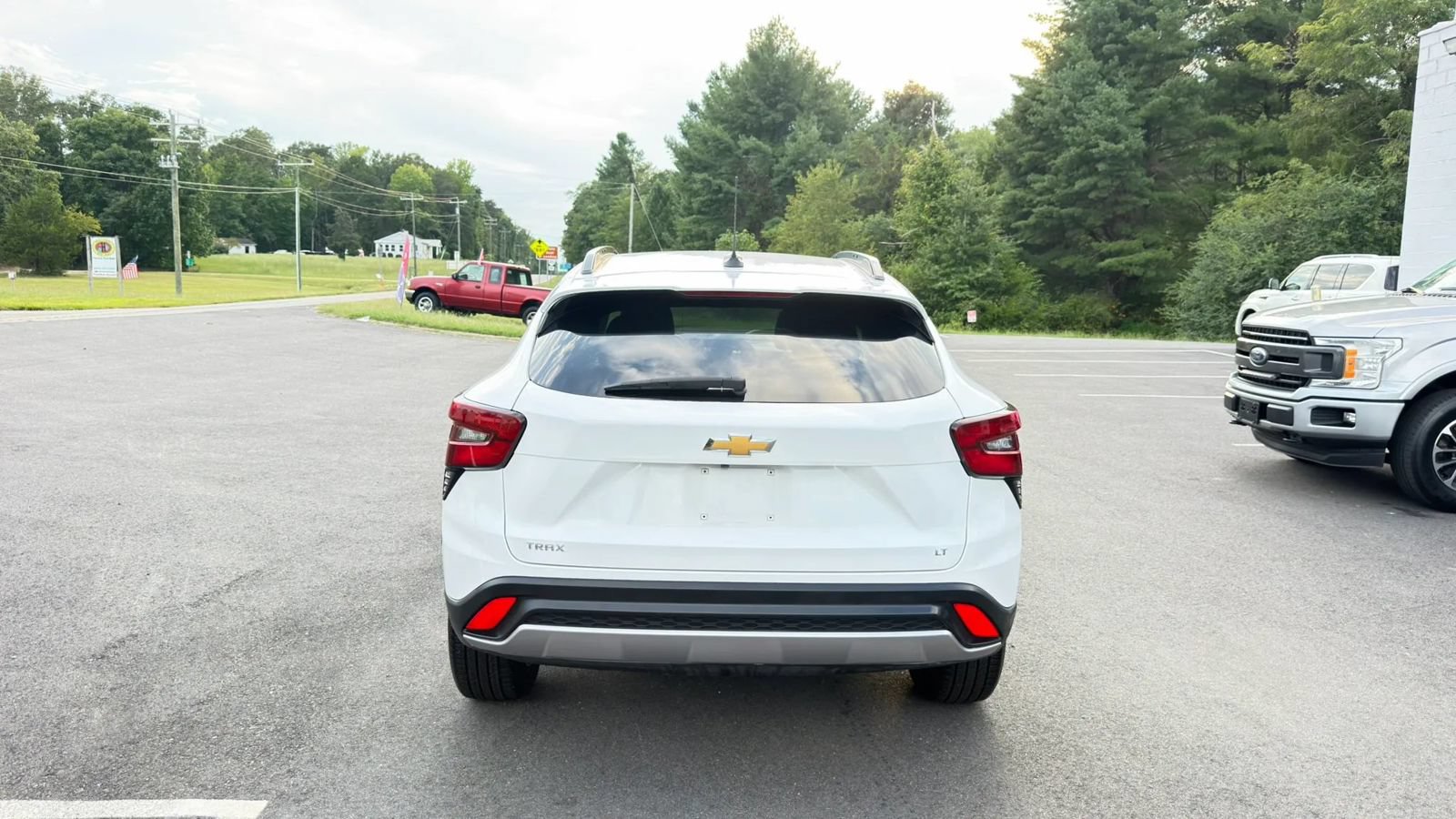 Used 2025 Chevrolet Trax LT FWD image 6