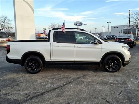 Used 2021 Honda Ridgeline Black Edition image 2