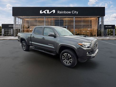 Used 2022 Toyota Tacoma TRD Sport w/ Technology Package RWD image 3