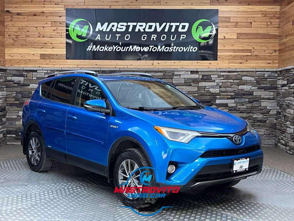 Used 2017 Toyota RAV4 XLE AWD/4WD image 1
