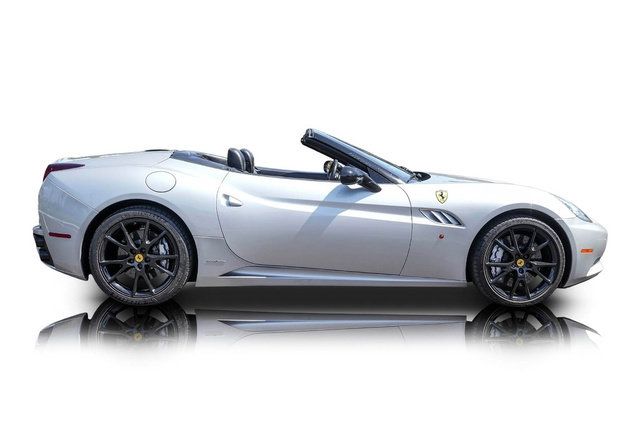 Used 2012 Ferrari California RWD image 2