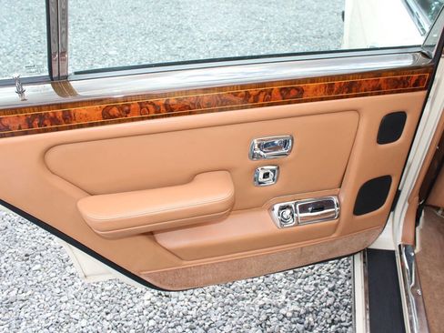 Used 1991 Rolls-Royce Silver Spur II image 39
