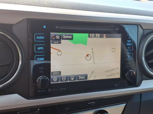Used 2018 Toyota Tacoma SR5 AWD/4WD image 22