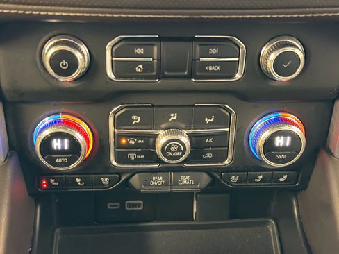 Used 2023 GMC Yukon XL SLT w/ SLT Premium Package image 53