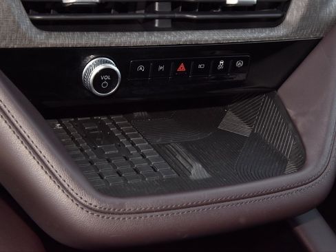 Certified 2025 Ford Explorer Platinum w/ Ultimate Package image 31