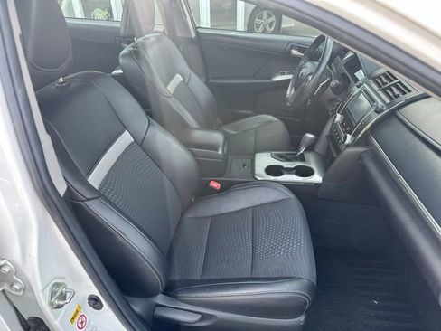 Used 2014 Toyota Camry SE image 13