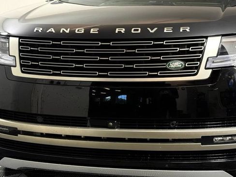 Used 2025 Land Rover Range Rover SE AWD/4WD image 12