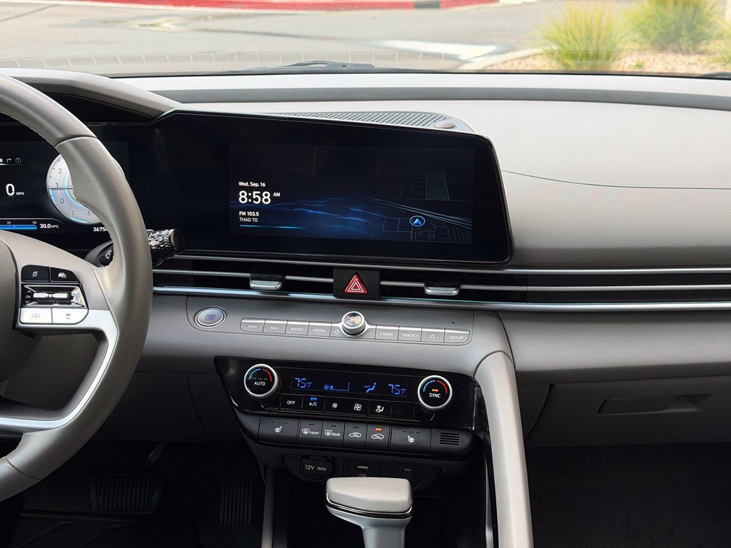 Used 2025 Hyundai Elantra SEL FWD image 15