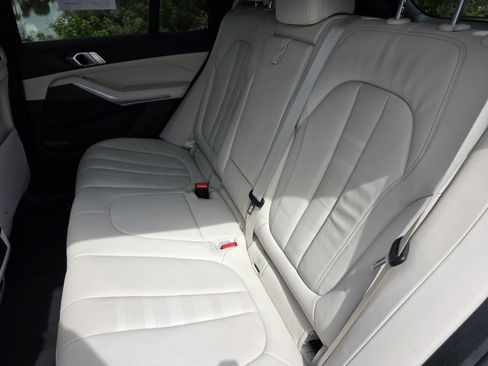 Used 2022 BMW X5 xDrive40i w/ Premium Package AWD/4WD image 16