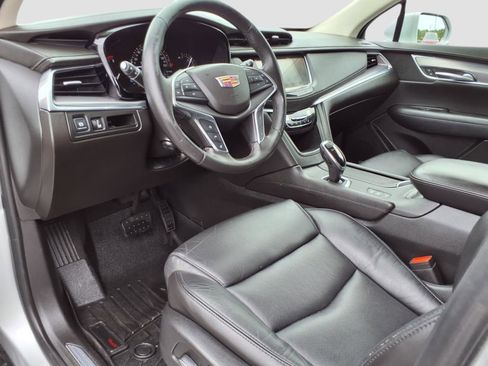 Certified 2018 Cadillac XT5 Luxury w/ Driver Awareness Package image 12